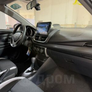 Toyota Yaris L 2022